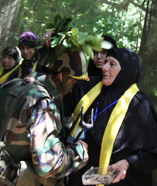 LOS HONESTOS VISITAN LOS MUYAHIDINES PARA FELICITARNOS POR EL D&IacuteA DE LA VICTORIA