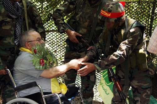 LOS HONESTOS VISITAN LOS MUYAHIDINES PARA FELICITARNOS POR EL DÍA DE LA VICTORIA