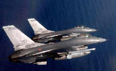 GRAN BRETA&NtildeA ENVI&Oacute CUATRO AVIONES ADICIONALES A LIBIA