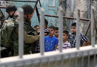 Cientos de detenidos palestinos se suman a la huelga de hambre en las c&aacuterceles &ldquo;israel&iacutees&rdquo;
