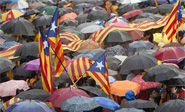 Miles protestan en Cataluña contra freno al refer&eacute;ndum independentista