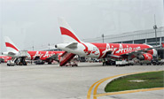 Desaparece avión de AirAsia con 162 personas a bordo