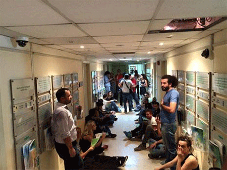 El movimiento Apestan asedia al ministro de Medio Ambiente en Beirut