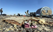 Hallan 12 fragmentos grandes del fuselaje del avión ruso siniestrado en Egipto