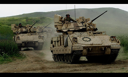 EEUU env&iacute;a una unidad blindada a Letonia