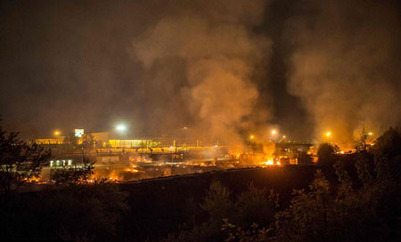 M&aacute;s de 10 heridos en un incendio en un campamento de refugiados en Francia