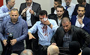 Manifestantes invaden el Parlamento macedonio y agreden a los diputados