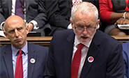 Corbyn cesa a tres parlamentarios de su equipo