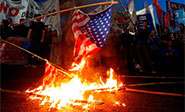 Argentinos queman bandera de EEUU en protesta anti-G20