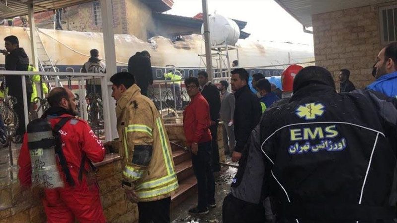 Primeras im&aacute;genes del avi&oacute;n iran&iacute; siniestrado cerca de Teher&aacute;n