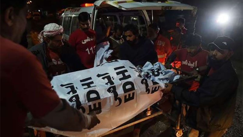 Al menos 27 muertos tras el choque de autob&uacute;s con cami&oacute;n cisterna en el sur de Pakist&aacute;n