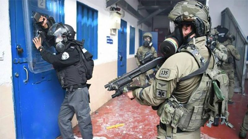 Unidades de represi&oacute;n israel&iacute;es agreden a m&aacute;s de 100 prisioneros palestinos tras asalto a la prisi&oacute;n de Ofer