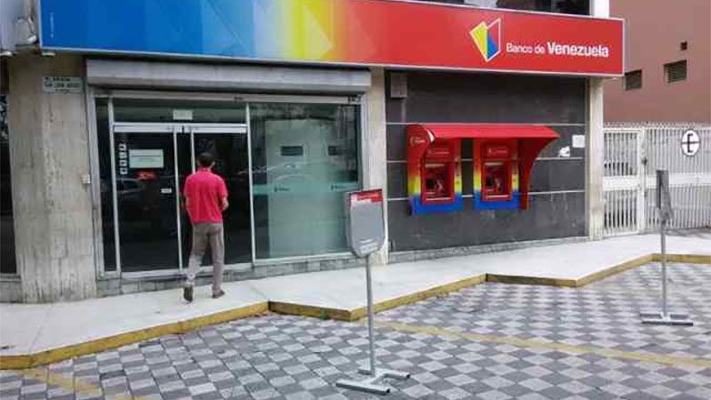 EEUU amenaza a empleados de la banca venezolana con consecuencias si no apoyan a Guaid&oacute;