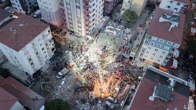 Turqu&iacute;a: Aumenta a seis los muertos por el derrumbe de un edificio en Estambul