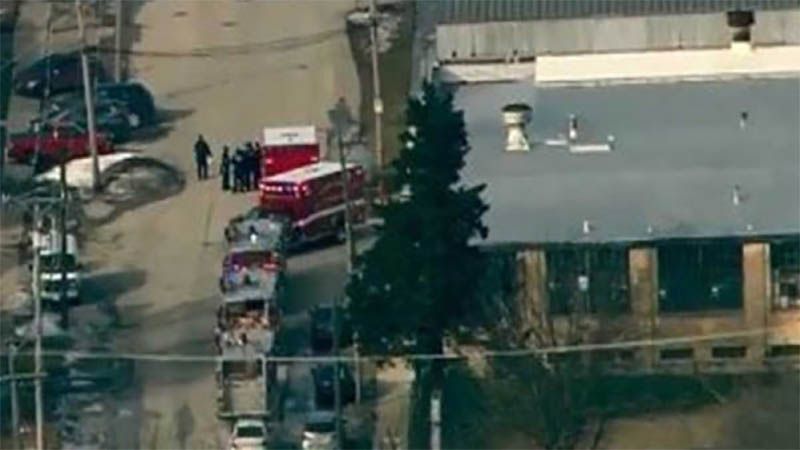 Seis muertos y m&uacute;ltiples heridos en un tiroteo en un complejo industrial en Illinois