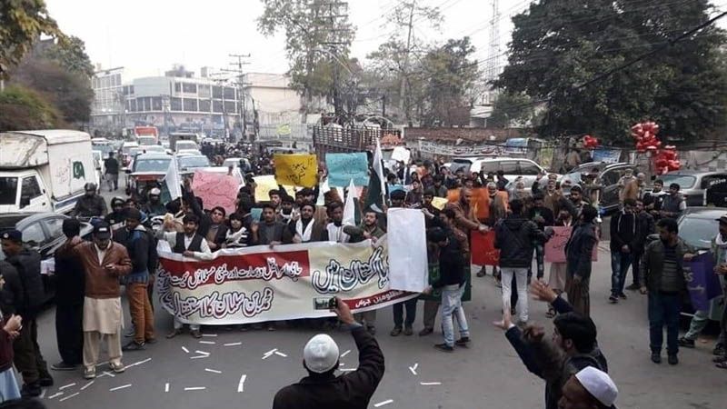 El pr&iacute;ncipe heredero saud&iacute; fue recibido en Paquist&aacute;n en medio de protestas