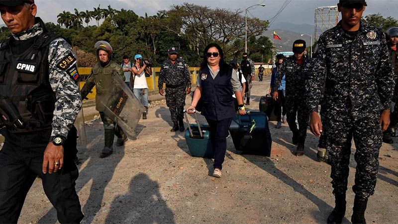 El personal diplom&aacute;tico de Colombia abandona Venezuela tras la ruptura de relaciones