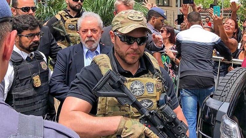 Lula asiste al funeral de su nieto escoltado por polic&iacute;as SWAT Miami