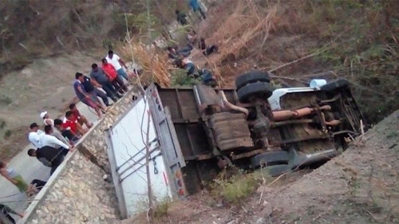 Decenas de migrantes mueren al volcarse un cami&oacute;n en Chiapas, M&eacute;xico