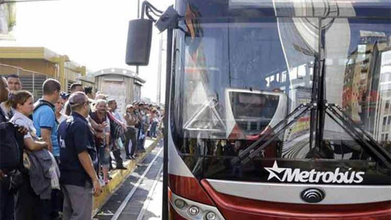 Metro de Caracas activa l&iacute;neas terrestres ante sabotaje el&eacute;ctrico