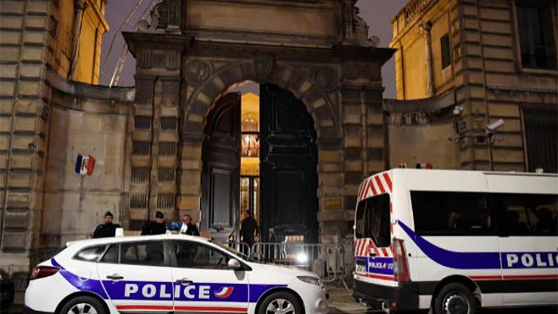 Un polic&iacute;a franc&eacute;s mata de manera accidental a una compa&ntilde;era mientras jugaba con su arma