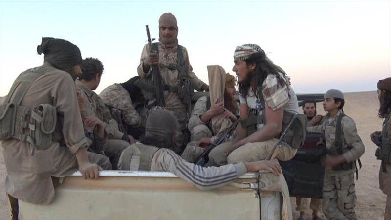 Terroristas de Daesh reciben tarjetas y pasaportes de la CIA