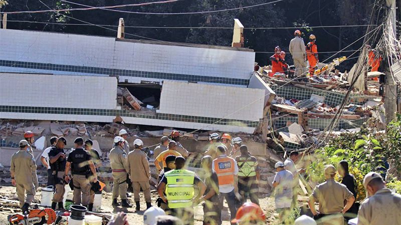 M&aacute;s de dos muertos por el derrumbe de dos edificios en R&iacute;o de Janeiro