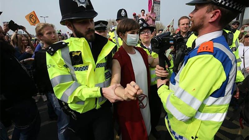 M&aacute;s de 400 detenidos en el marco de las protestas contra el cambio clim&aacute;tico en Londres