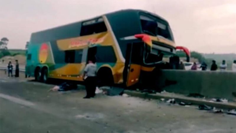 Mueren m&aacute;s de ocho personas por un accidente de un bus en Per&uacute;