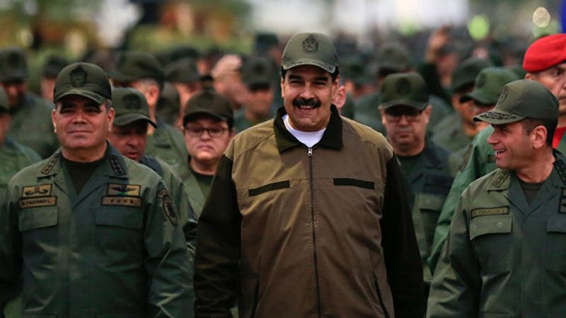 Maduro lidera una marcha militar en Caracas