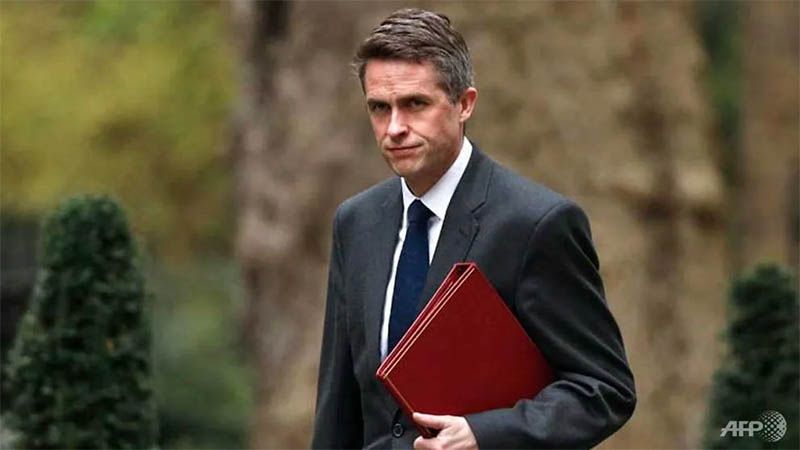 La primera ministra brit&aacute;nica despide al titular de Defensa Williamson