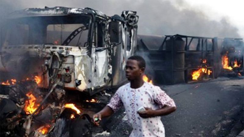 M&aacute;s de 56 muertos por la explosi&oacute;n de un cami&oacute;n cisterna con gasolina en N&iacute;ger