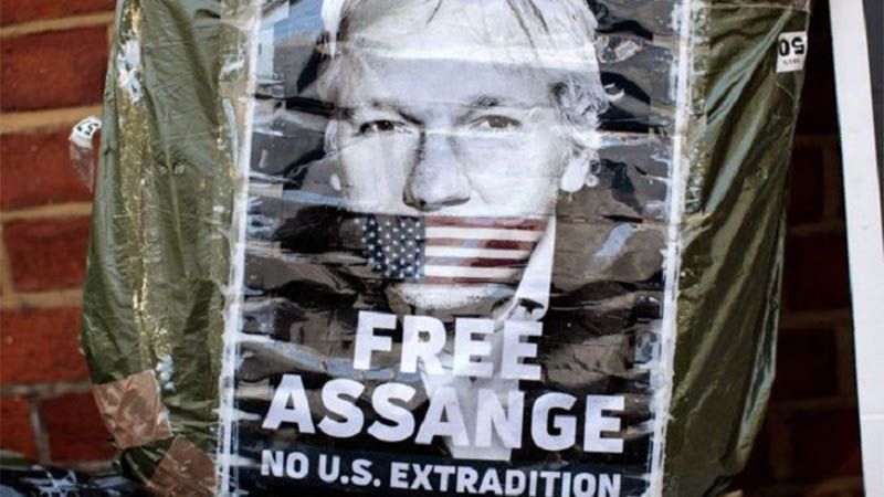 Ecuador entregar&aacute; a EEUU los documentos que Assange dej&oacute; en la embajada