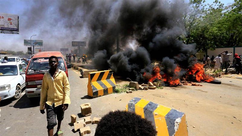 El Consejo Militar de Sud&aacute;n suspende las negociaciones y la oposici&oacute;n llama a las protestas
