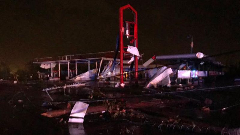 M&aacute;s de tres muertos por un fuerte tornado que golpea Misuri