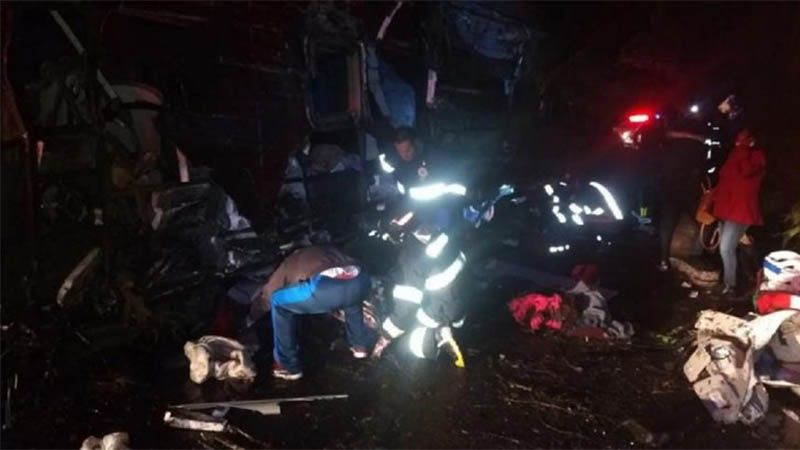 Una decena de muertos y m&aacute;s de 50 heridos en accidente de autob&uacute;s en Brasil