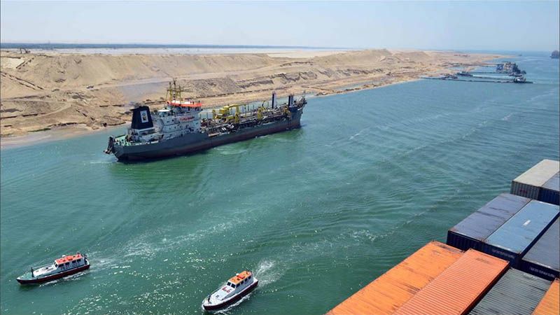Egipto detiene a un buque con crudo iran&iacute; en el canal de Suez