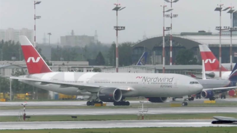 Evacuan un avi&oacute;n ruso con 162 pasajeros por la presencia de humo y de un extra&ntilde;o olor