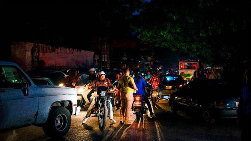 Caracas recupera el servicio el&eacute;ctrico tras nuevo apag&oacute;n causado por ataque electromagn&eacute;tico
