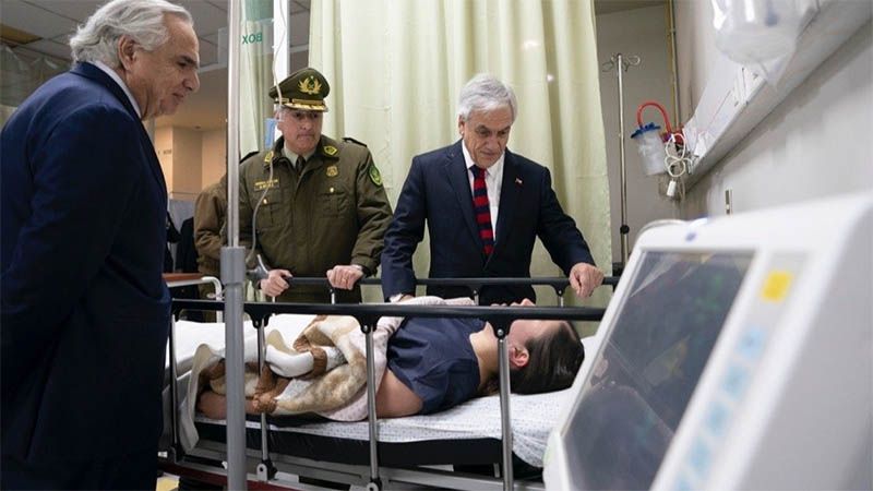 Cinco agentes heridos por la explosi&oacute;n de una bomba en una comisaria de la capital de Chile