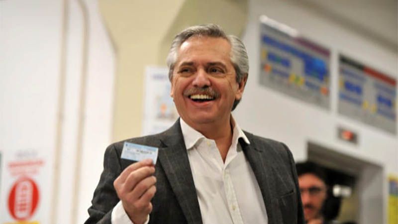 Macri admite su derrota ante el candidato de Cristina Kirchner