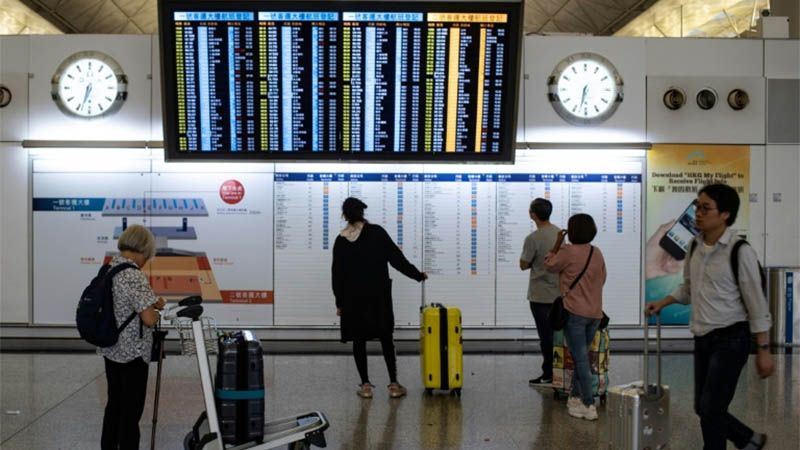 El aeropuerto de Hong Kong recobra la normalidad tras violentos altercados