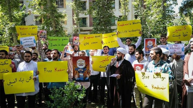 Iran&iacute;es protestan contra la represi&oacute;n de musulmanes en Cachemira