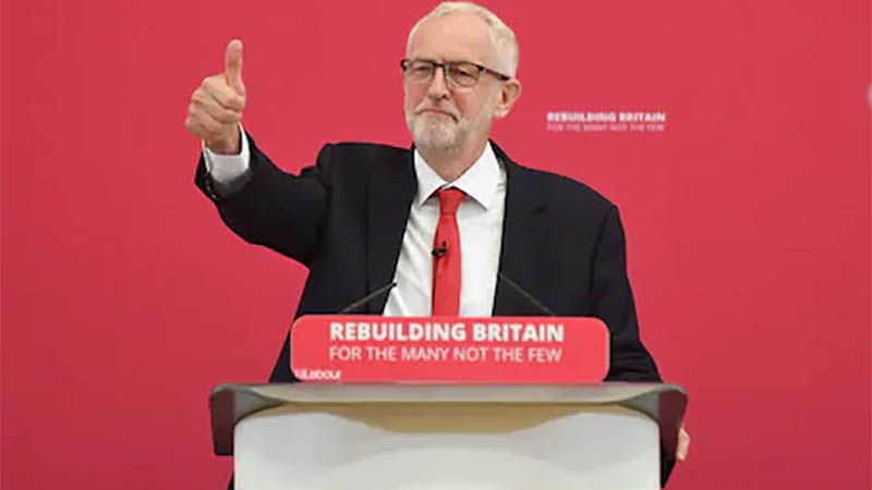 Corbyn promete un nuevo refer&eacute;ndum sobre el Brexit si derrota a Boris Johnson