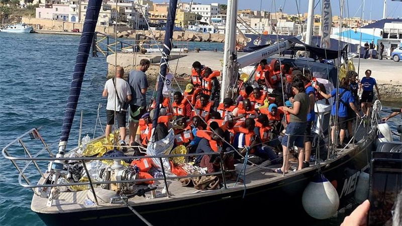 Salvini proh&iacute;be la entrada a Italia a un barco de rescate alem&aacute;n con 110 migrantes a bordo