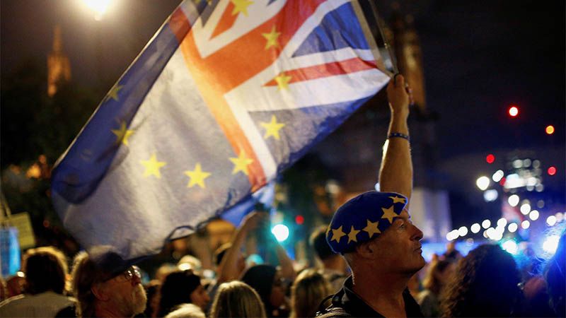 M&aacute;s de un mill&oacute;n de brit&aacute;nicos firman contra el cierre del Parlamento