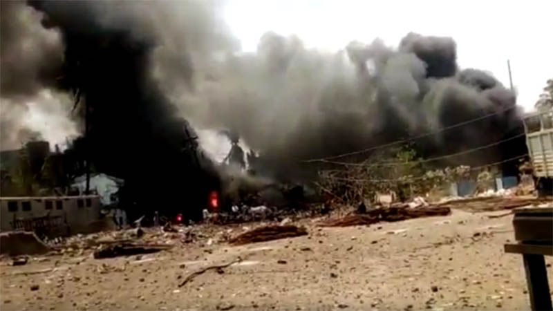 Una cadena de explosiones en una planta qu&iacute;mica en La India deja 12 muertos