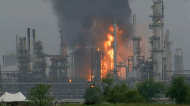 Ataques con drones provocan incendios en dos refiner&iacute;as de Arabia Saud&iacute;