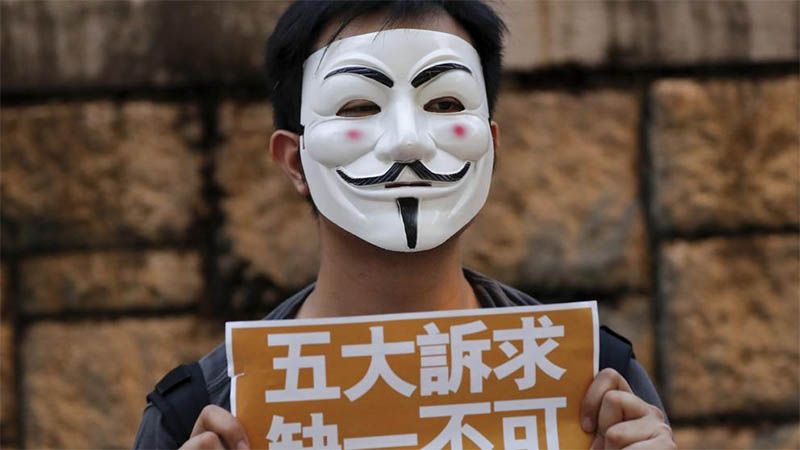 El Gobierno de Hong Kong proh&iacute;be el uso de m&aacute;scaras en manifestaciones