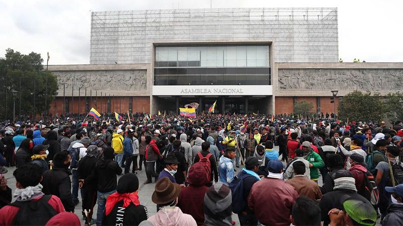 Los ind&iacute;genas toman la Asamblea Nacional de Ecuador al grito de &ldquo;&iexcl;Fuera Len&iacute;n Moreno!&rdquo;